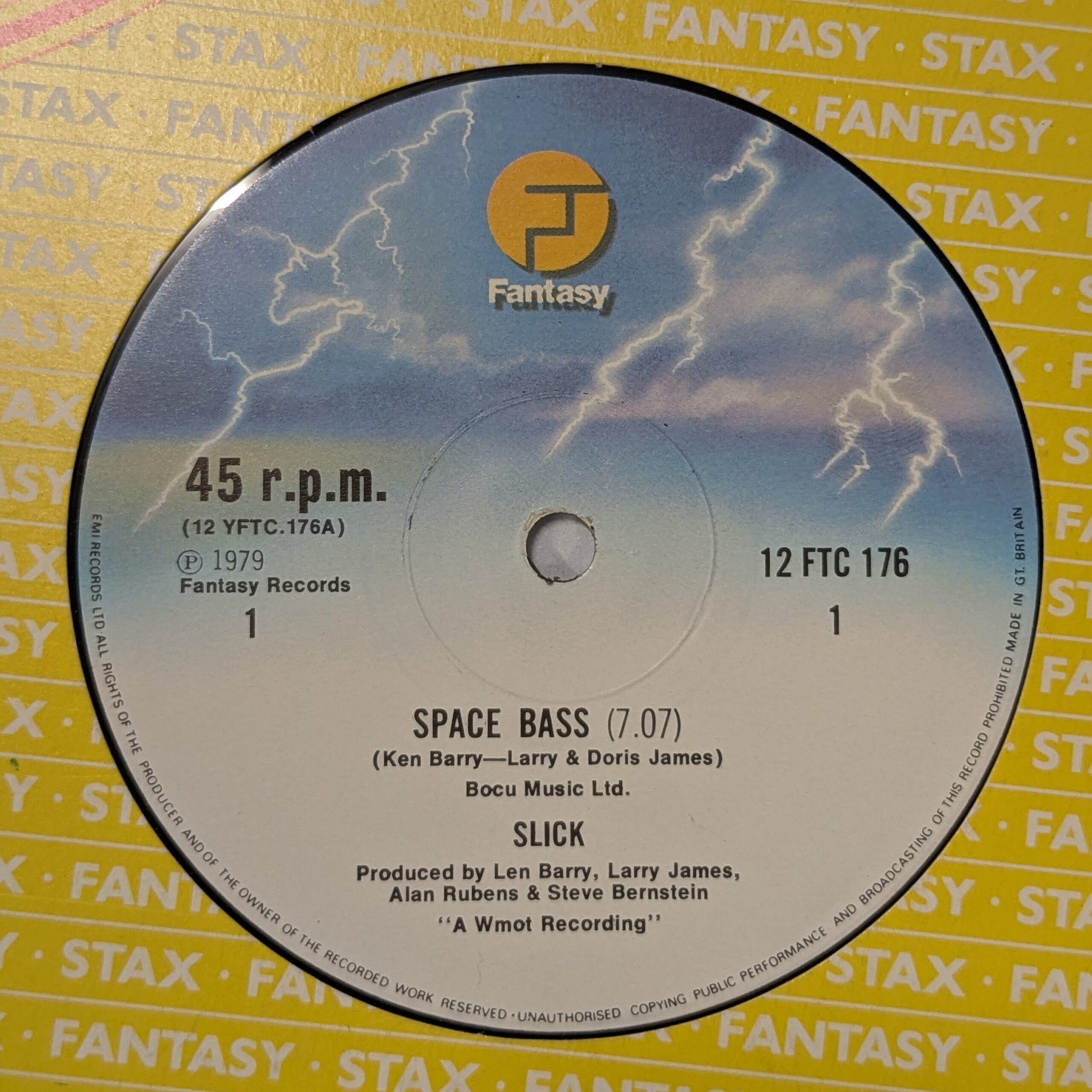 Space Bass/The whole world is dancing